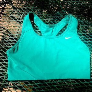 Nike Swoosh Women’s Medium-Support Non-Padded Sports Bra